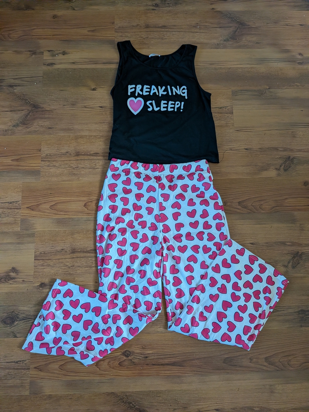 Freaking Love Sleep! Black Tank & White Heart-Print Pajama Set In Like New Condi
